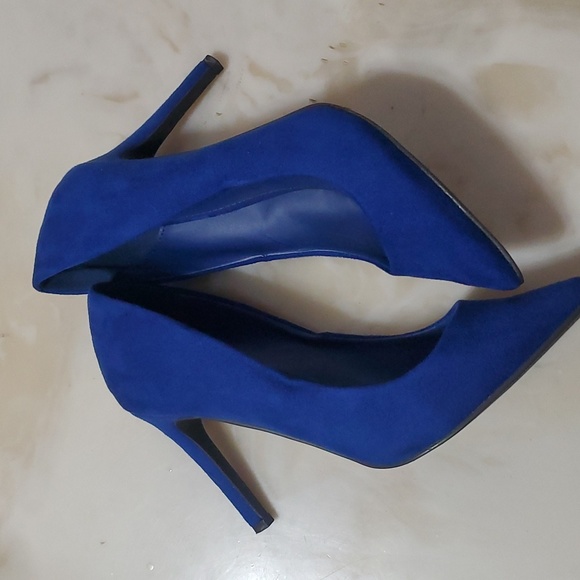 Pointed toe heels - Picture 2 of 4